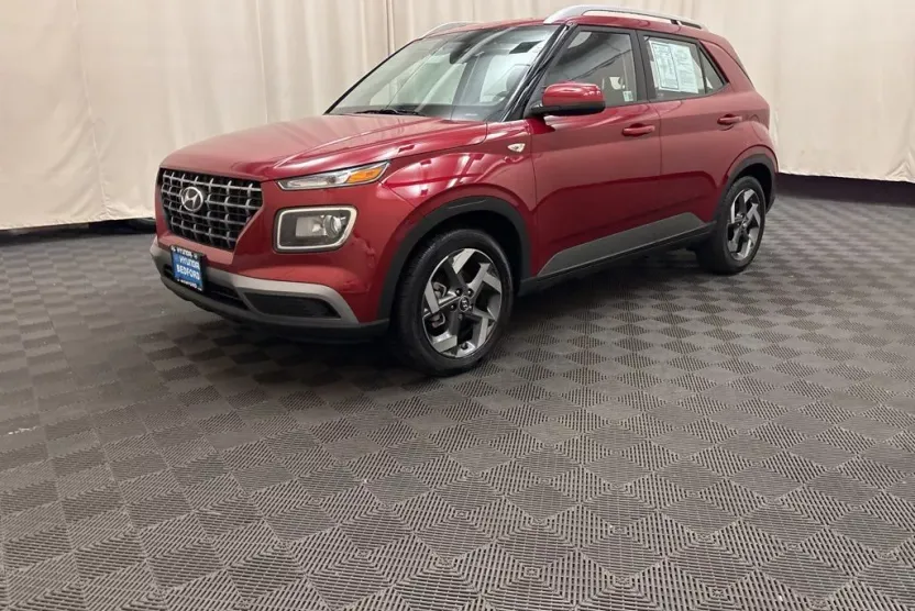 2025 Hyundai Venue SEL photo 1