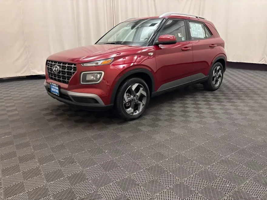 2025 Hyundai Venue SEL photo 1