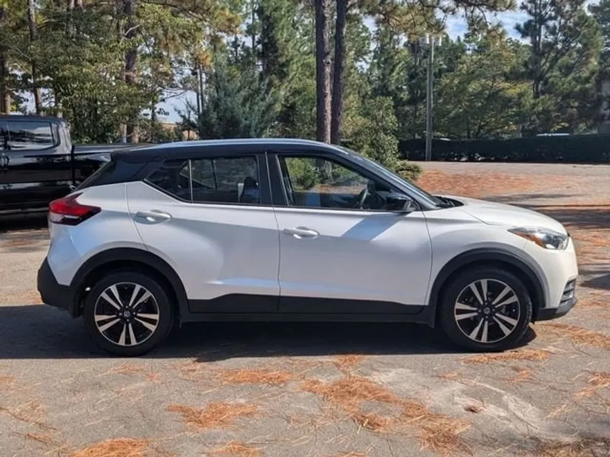 2020 Nissan Kicks SV photo 1