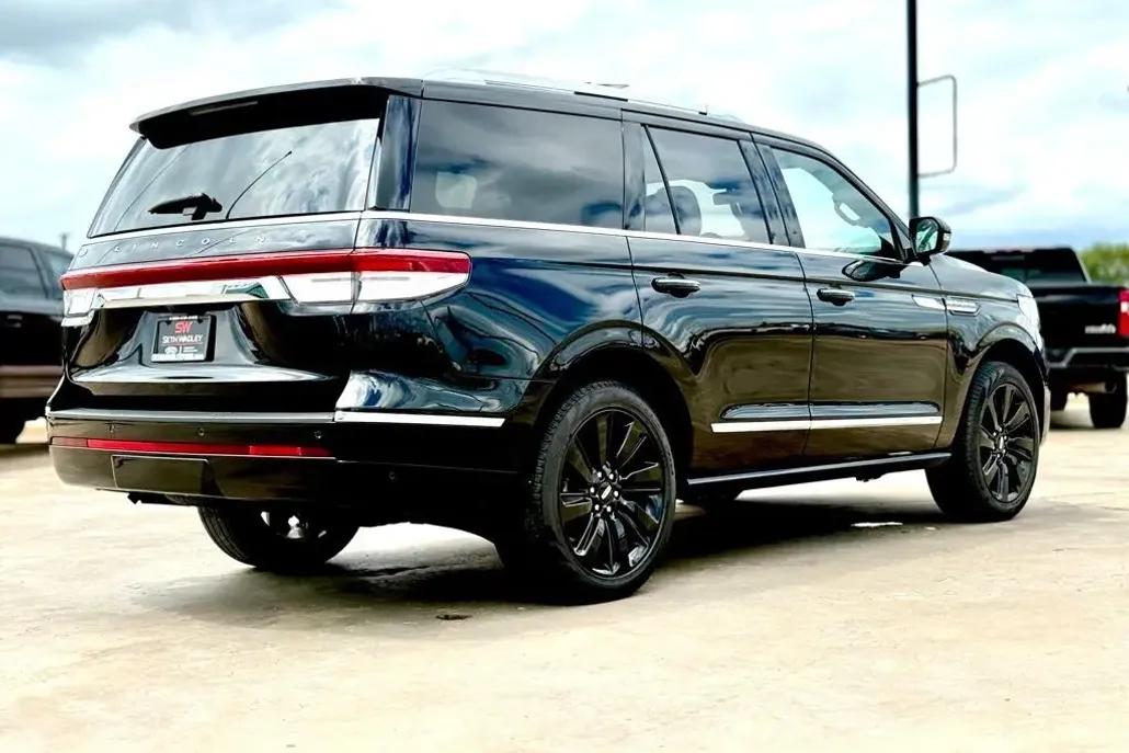 2024 Lincoln Navigator Reserve Luxury photo 1