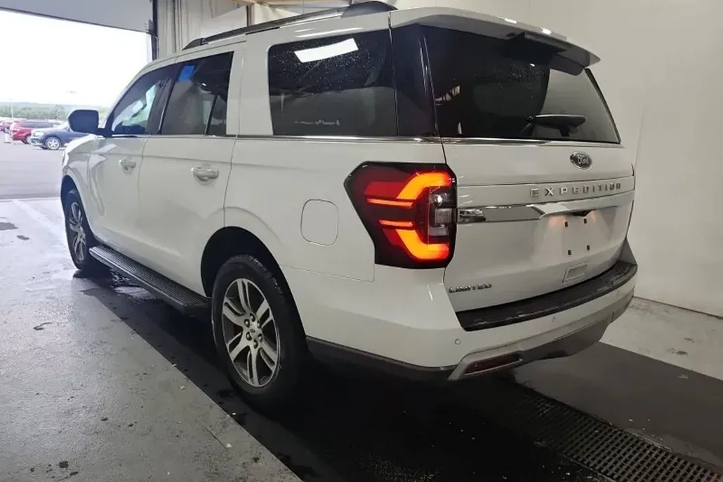 2024 Ford Expedition Limited photo 1
