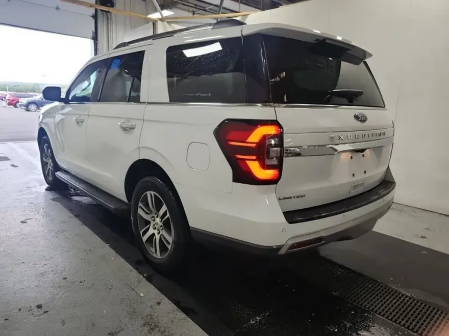 2024 Ford Expedition Limited photo 1