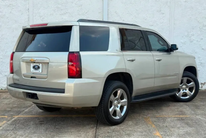 2017 Chevrolet Tahoe LT photo 1