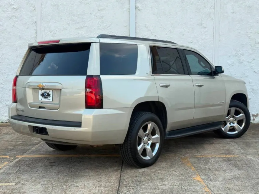 2017 Chevrolet Tahoe LT photo 1