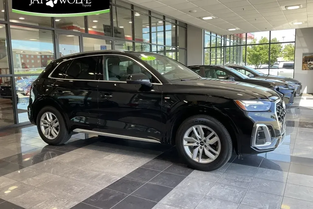 2023 Audi Q5 45 S line Premium photo 1