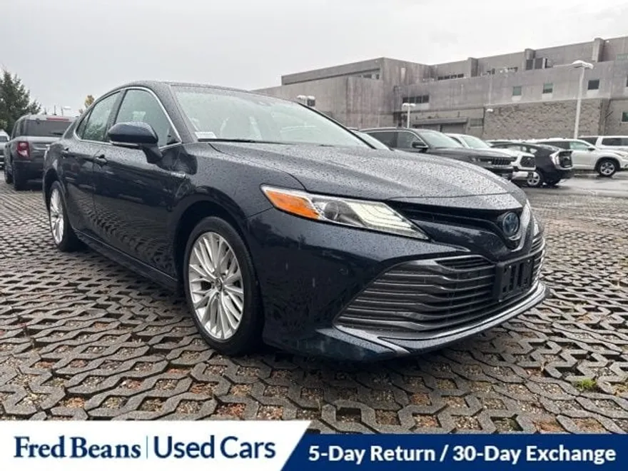 2018 Toyota Camry Hybrid XLE photo 1