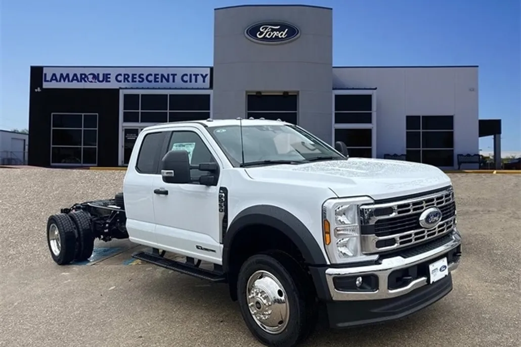 2025 Ford F-550 photo 1