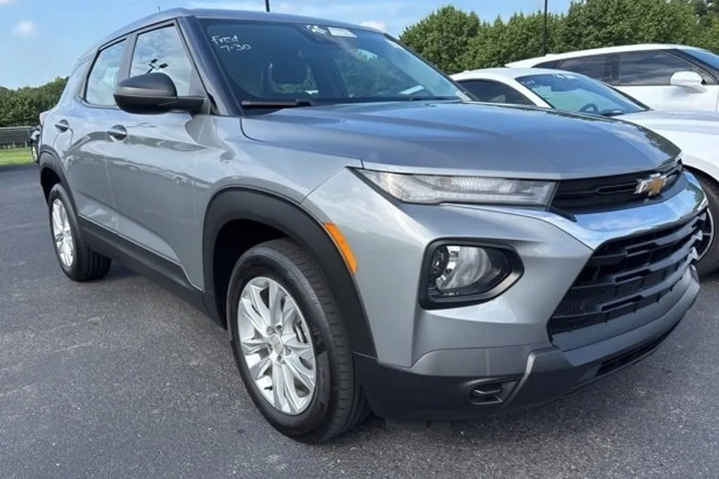 2023 Chevrolet Trailblazer LS photo 1