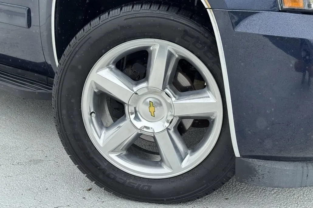 2011 Chevrolet Avalanche LT photo 1