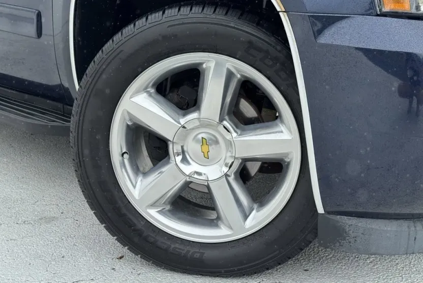 2011 Chevrolet Avalanche LT photo 1