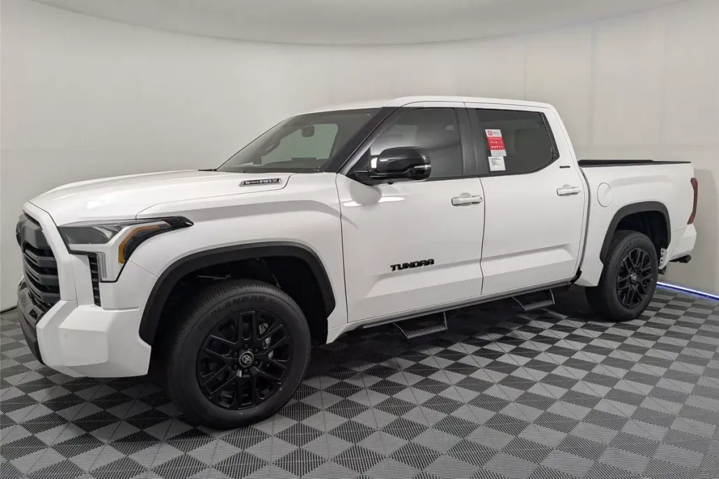 2025 Toyota Tundra Limited CrewMax photo 1