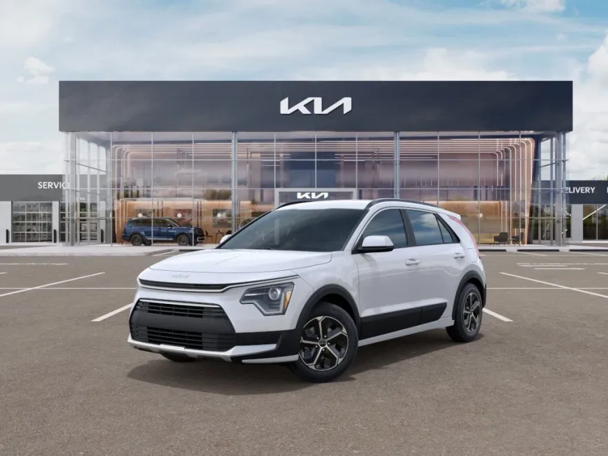 2024 Kia Niro LX photo 1