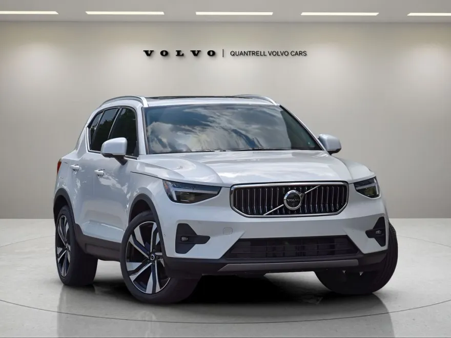 2025 Volvo XC40 photo 1