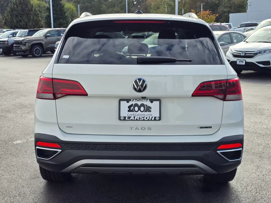2022 Volkswagen Taos SE photo 1