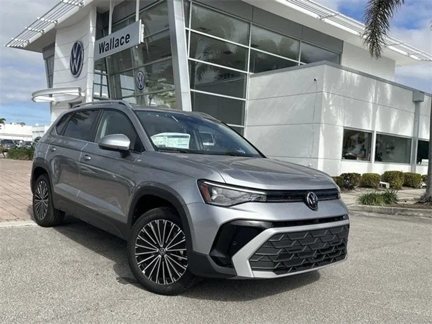 2025 Volkswagen Taos SE photo 1