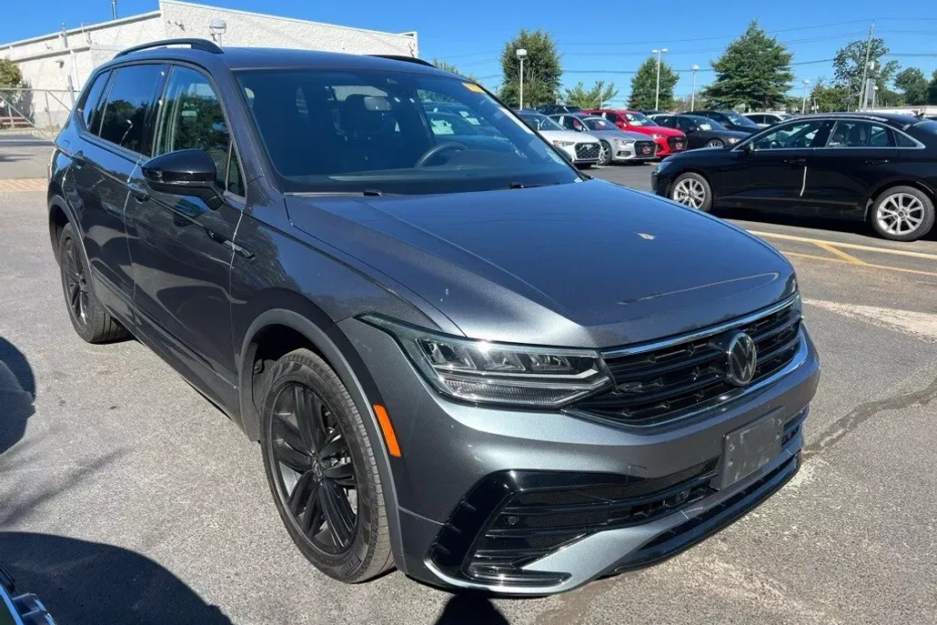 2022 Volkswagen Tiguan SE R-Line Black photo 1