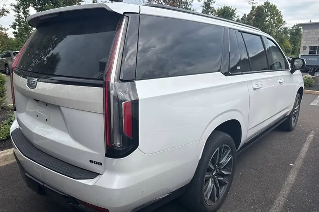 2021 Cadillac Escalade ESV Sport photo 1