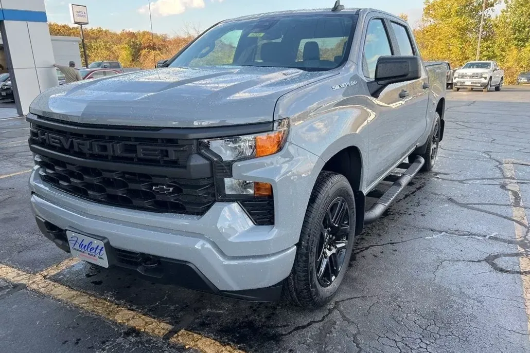 2025 Chevrolet Silverado 1500 Custom photo 1