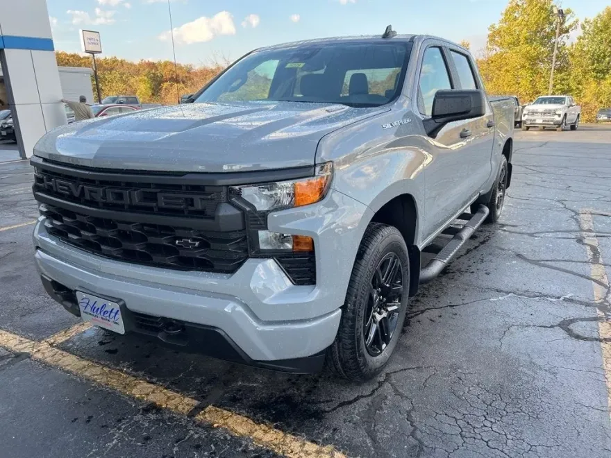 2025 Chevrolet Silverado 1500 Custom photo 1
