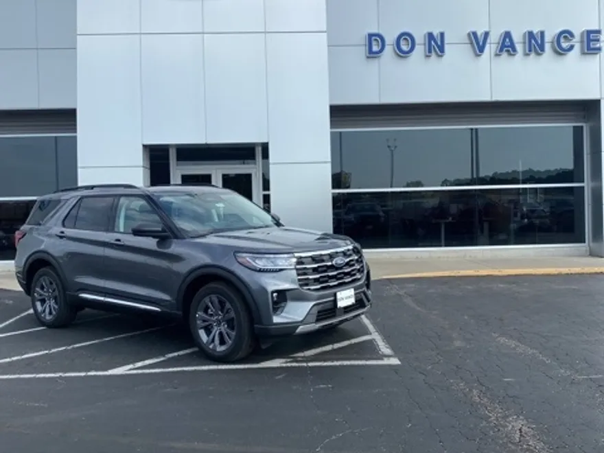 2025 Ford Explorer photo 1