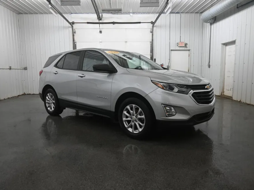 2020 Chevrolet Equinox LS photo 1