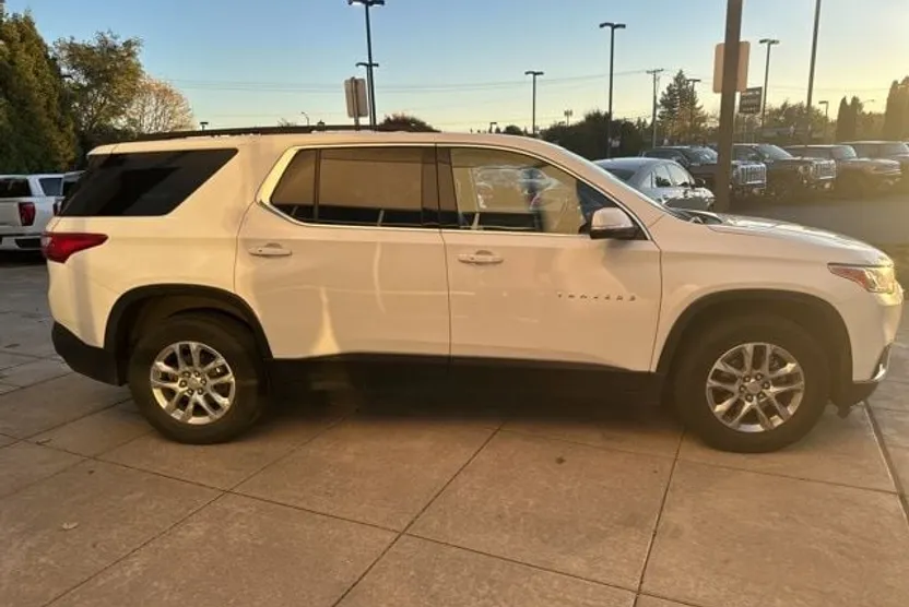 2021 Chevrolet Traverse Leather photo 1