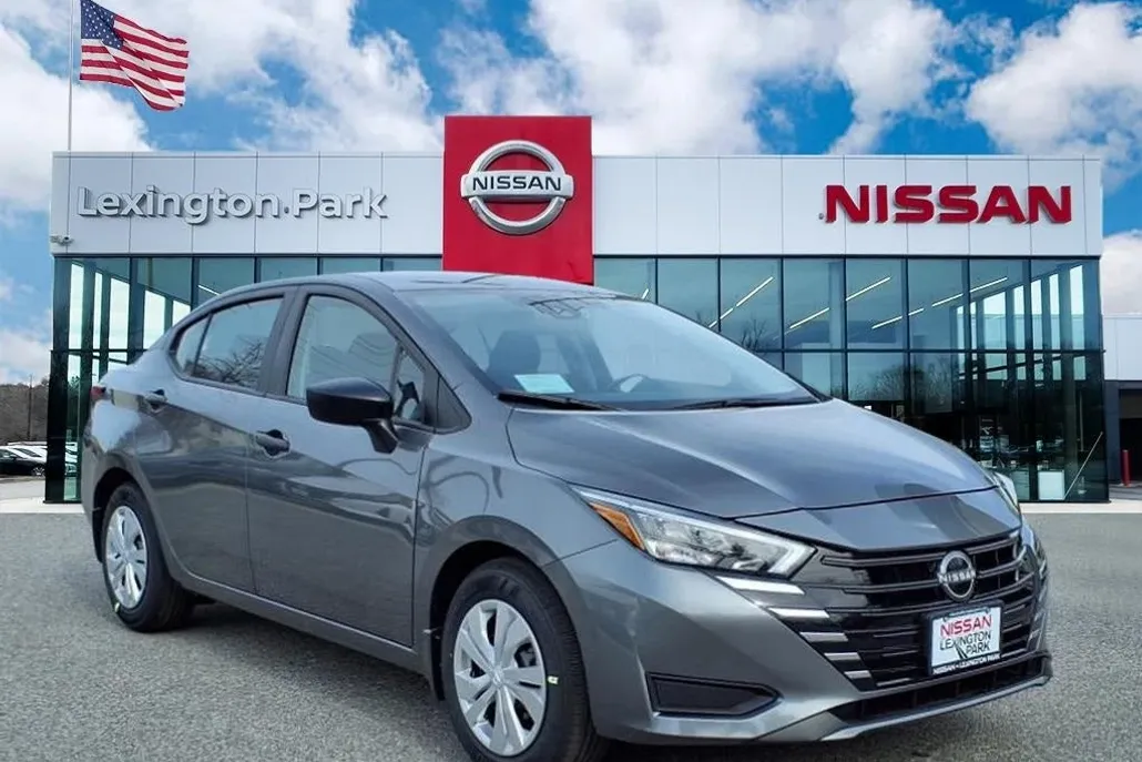 2025 Nissan Versa 1.6 S photo 1