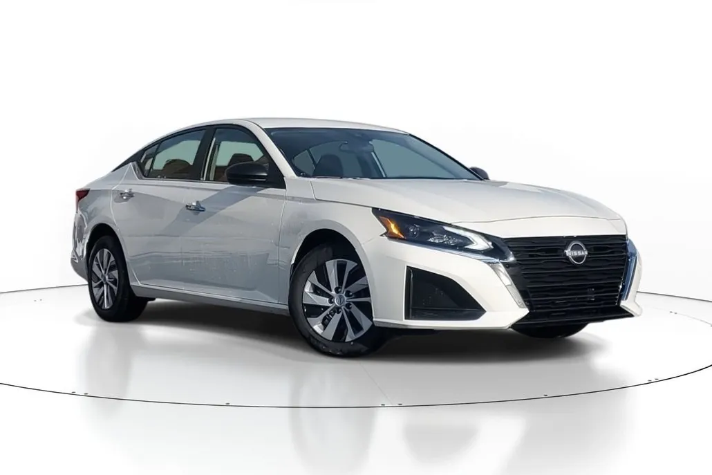2025 Nissan Altima S photo 1