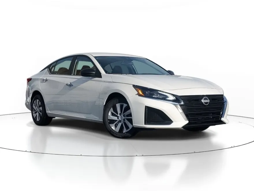 2025 Nissan Altima S photo 1