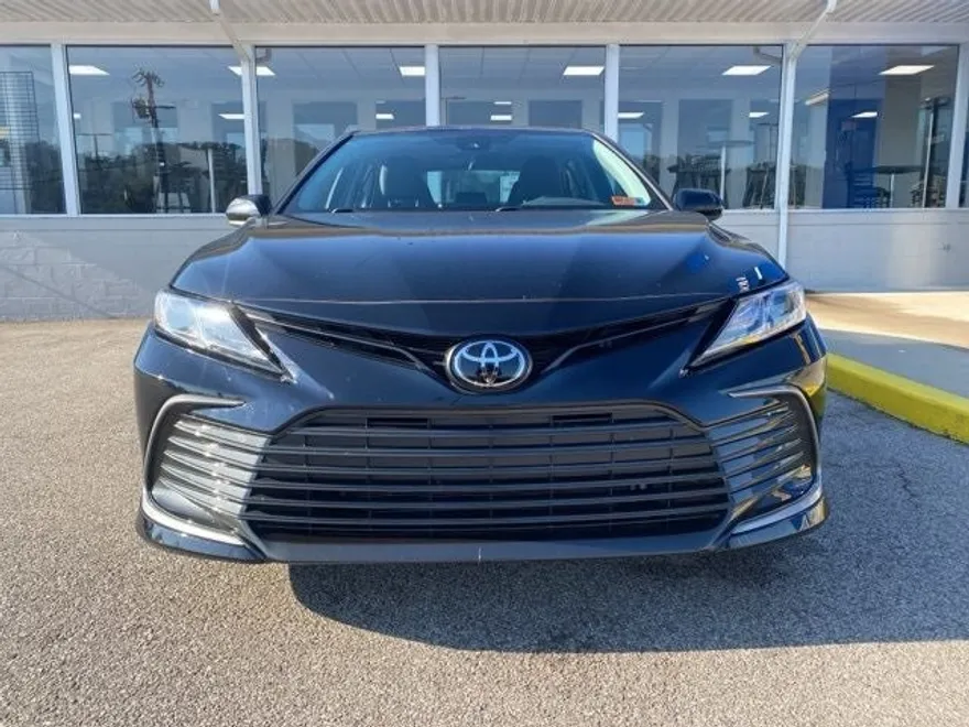 2023 Toyota Camry LE photo 1