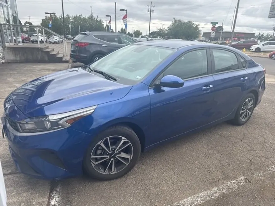 2022 Kia Forte LXS photo 1