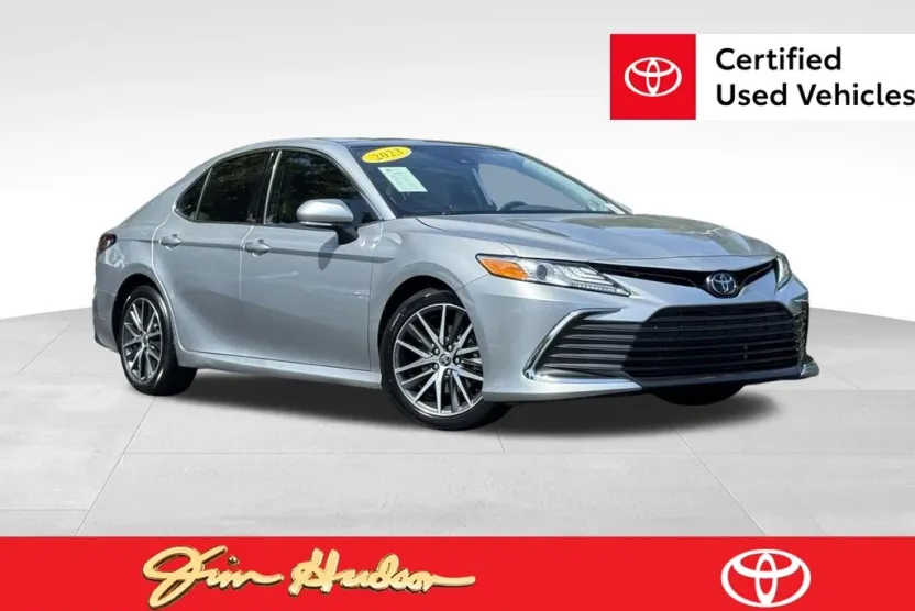 2023 Toyota Camry XLE V6 photo 1