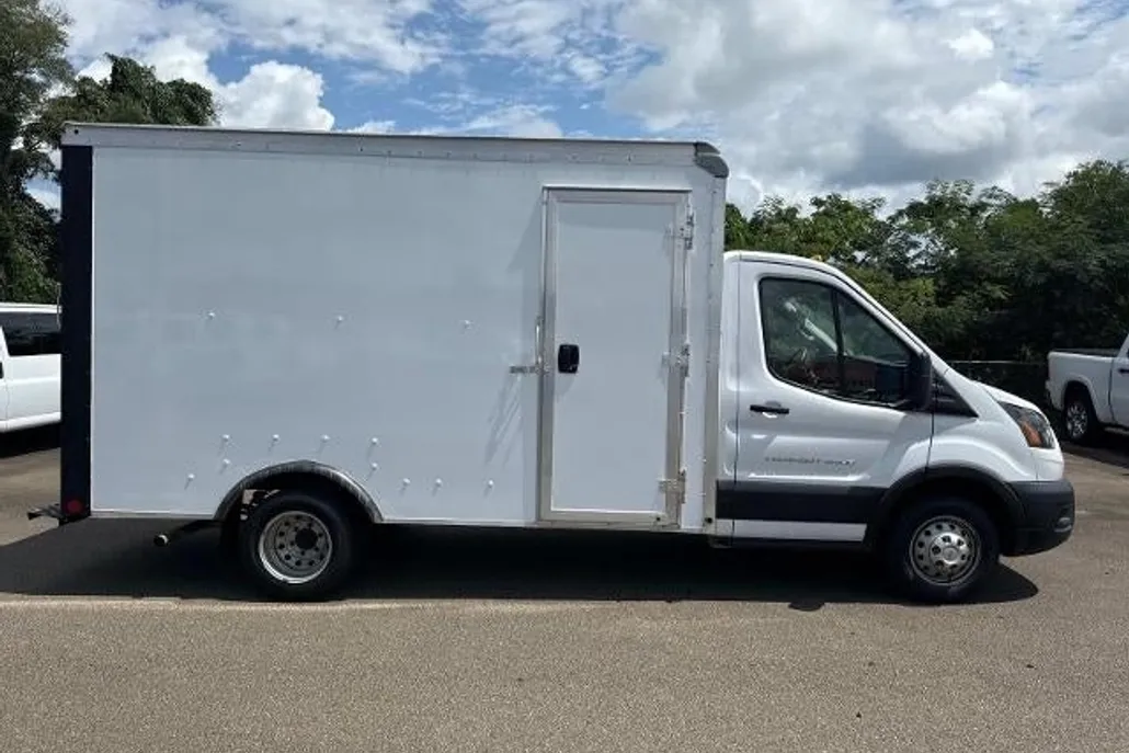 2023 Ford Transit Cutaway photo 1