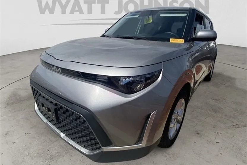 2023 Kia Soul LX photo 1