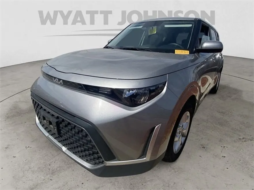 2023 Kia Soul LX photo 1
