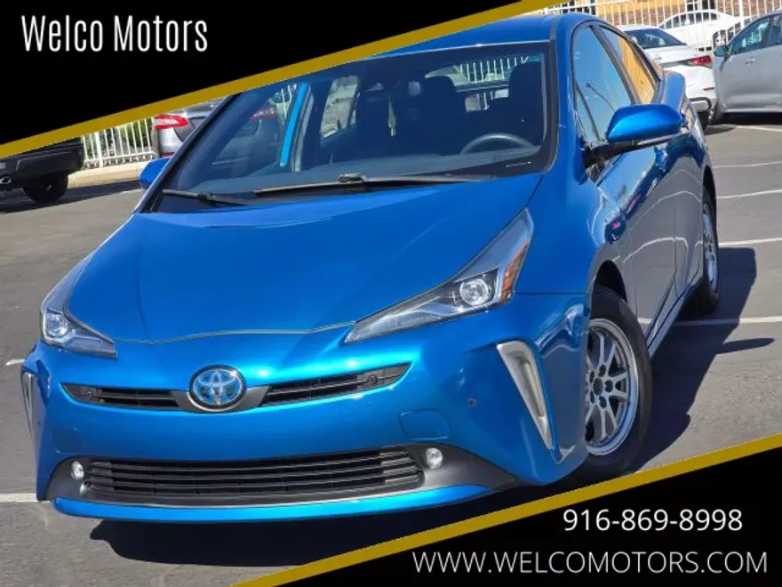2019 Toyota Prius LE photo 1