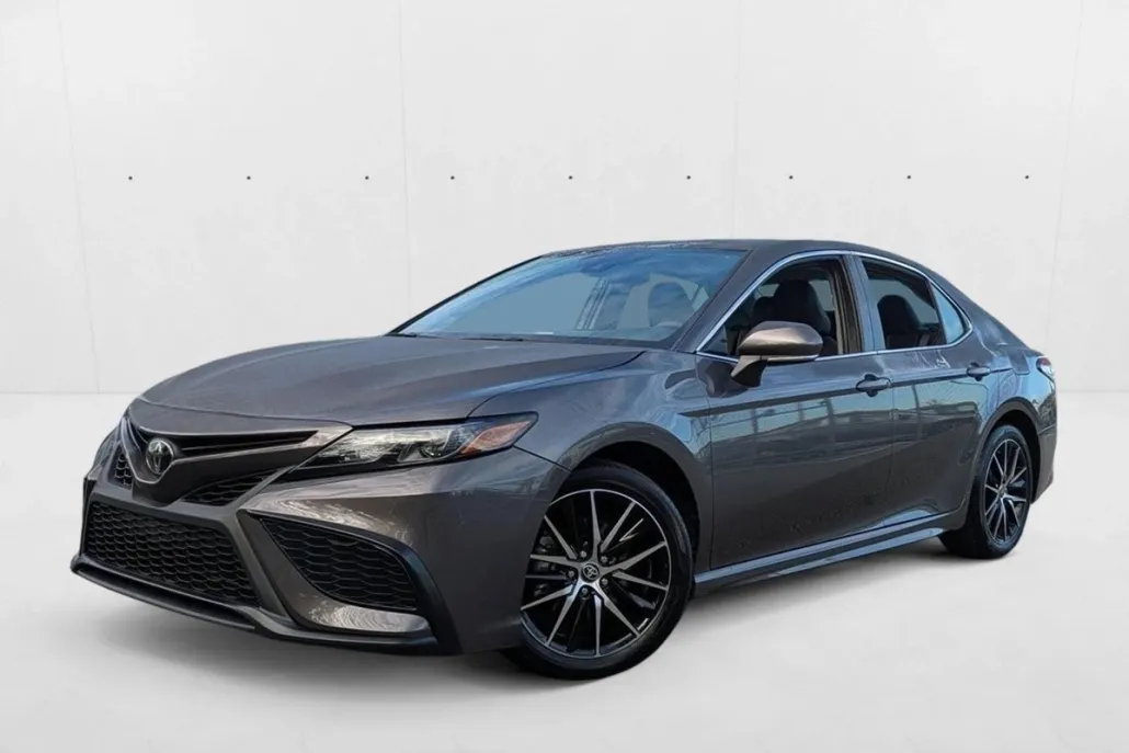 2024 Toyota Camry SE photo 1
