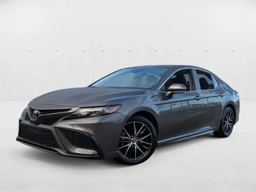 2024 Toyota Camry SE photo 1