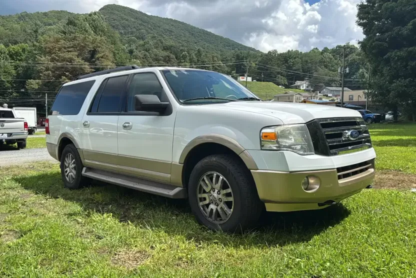 2014 Ford Expedition EL XLT photo 1