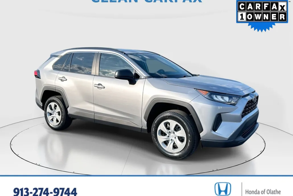 2021 Toyota RAV4 LE photo 1