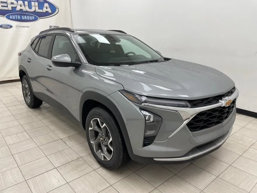 2025 Chevrolet Trax LT photo 1