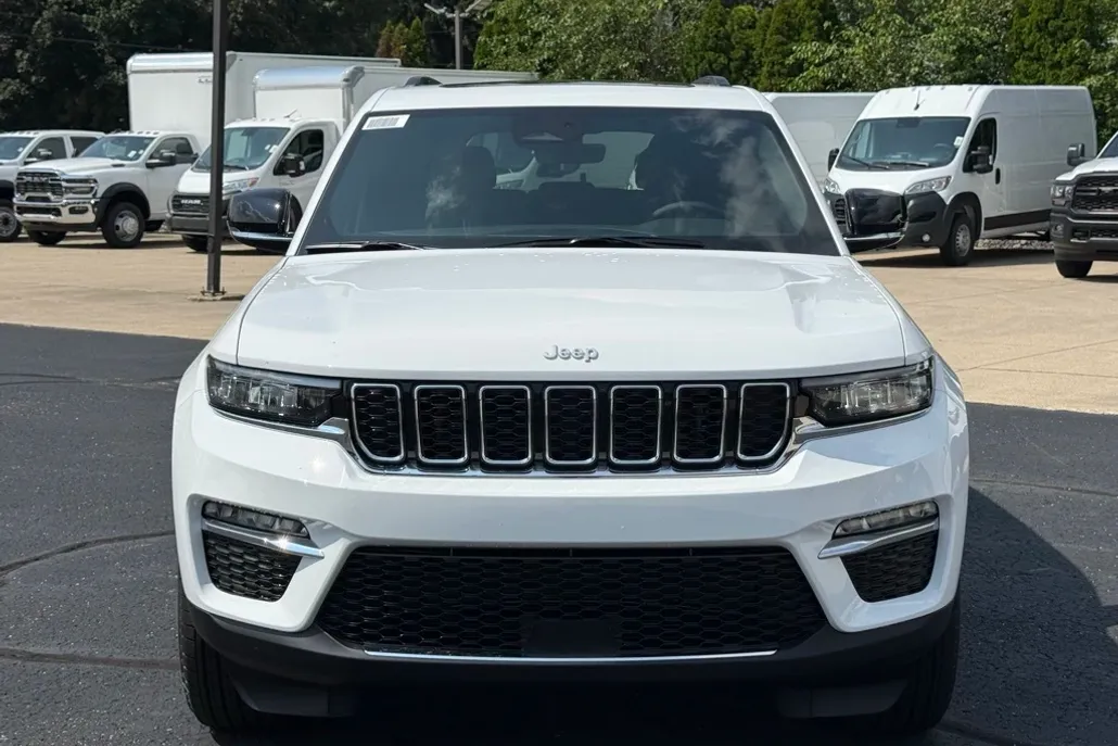 2025 Jeep Grand Cherokee Limited photo 1