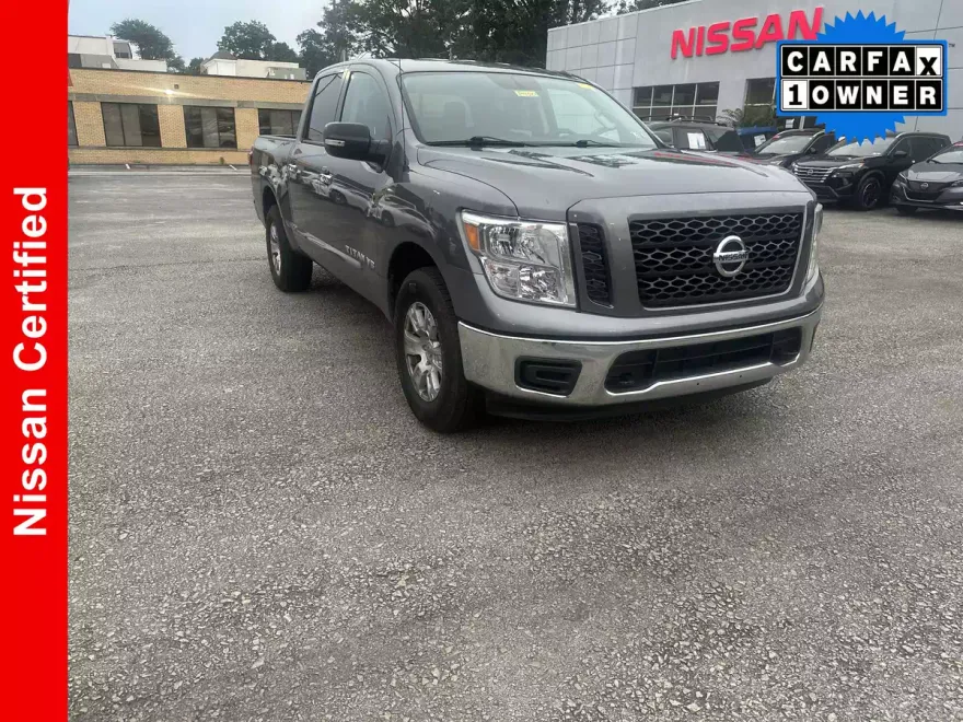 2019 Nissan Titan SV photo 1