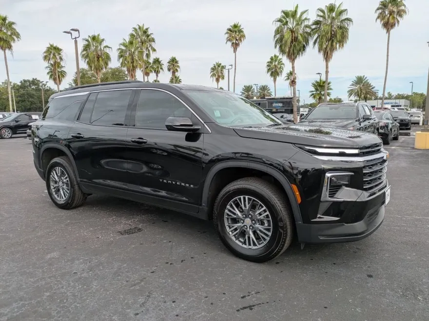 2025 Chevrolet Traverse photo 1