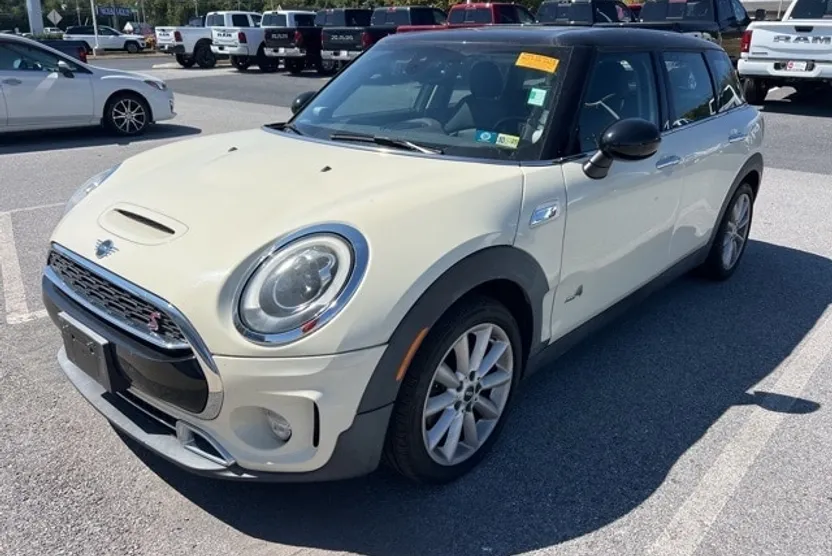 2019 Mini Clubman Base S ALL4 photo 1