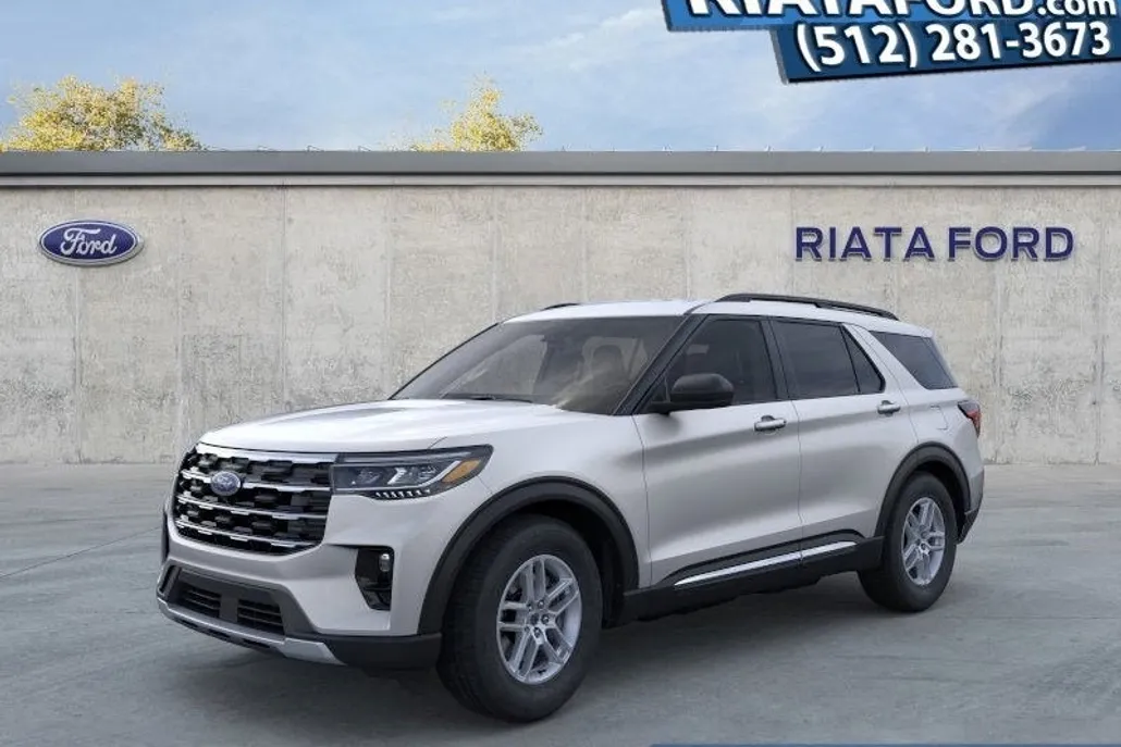 2025 Ford Explorer photo 1