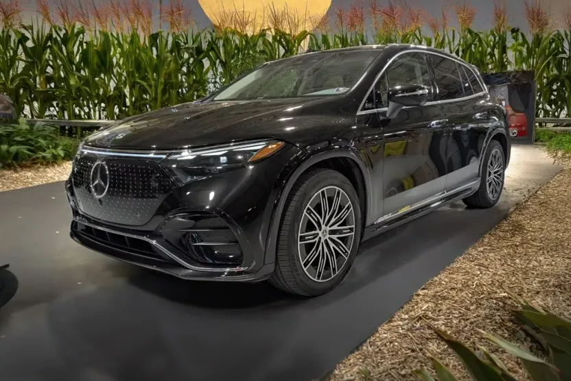2023 Mercedes Benz EQS SUV 580 4MATIC photo 1