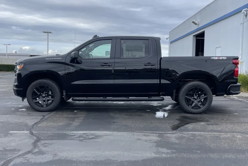 2025 Chevrolet Silverado Custom photo 1