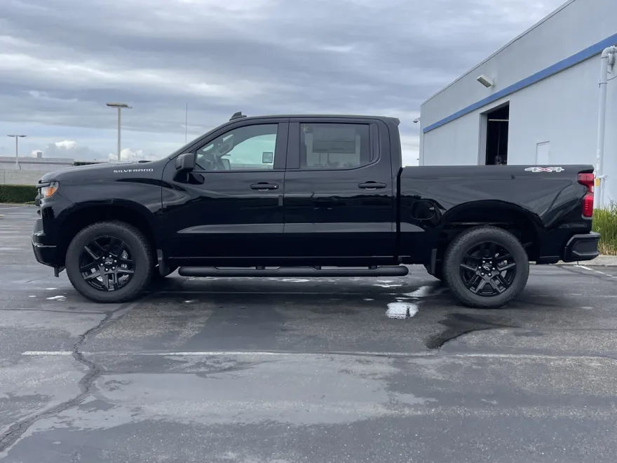 2025 Chevrolet Silverado Custom photo 1