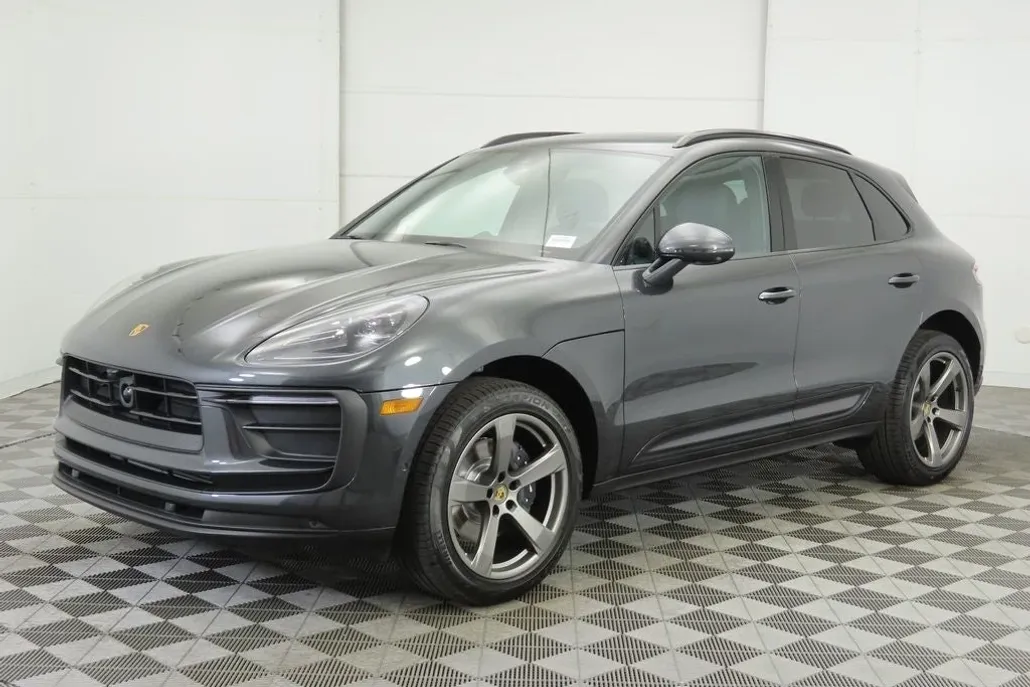 2025 Porsche Macan Base photo 1